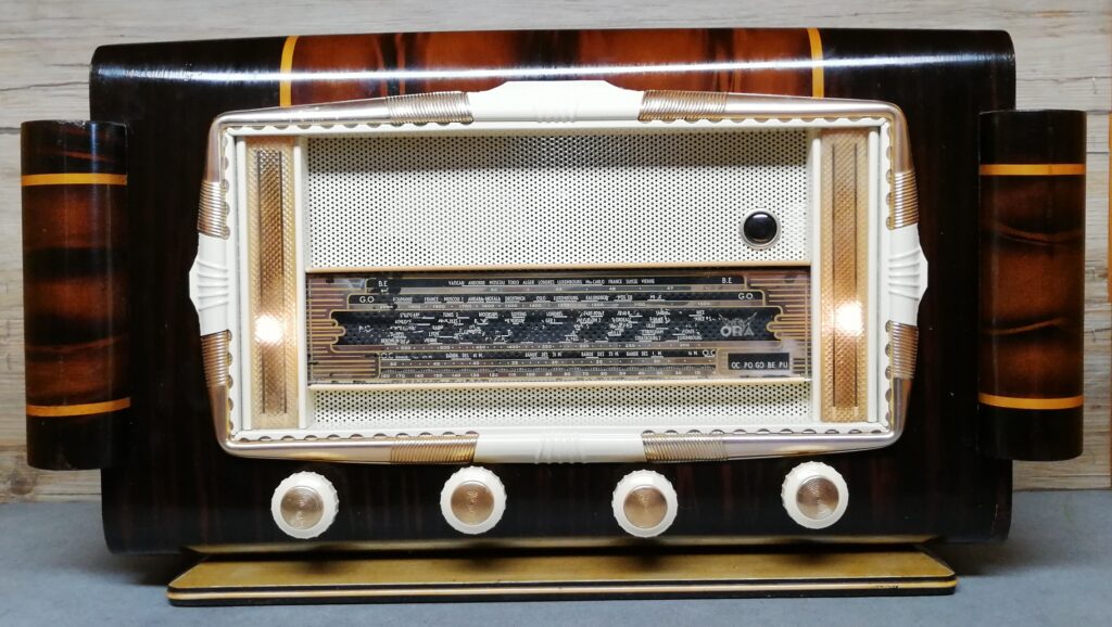 Créateur Français - de 1945 : Poste radio vintage Bluetooth